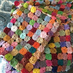 Handmade Yo-yo blanket w/ shams for full size bed